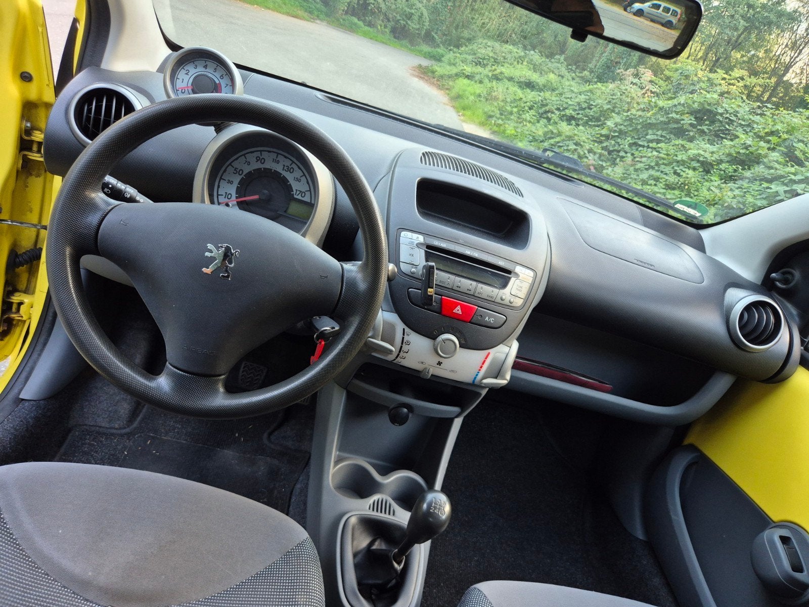 Peugeot 107 1.0 12V 3DR 2006 Geel, Auto's, Voorwielaandrijving, Stof, 765 kg, 4 stoelen