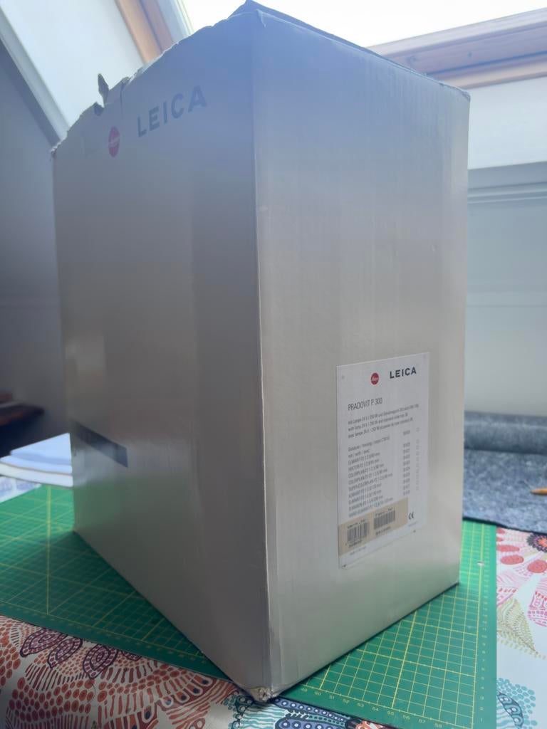 Leica pradovit 300 met Leica daglichtscherm, Ophalen of Verzenden, Zo goed als nieuw