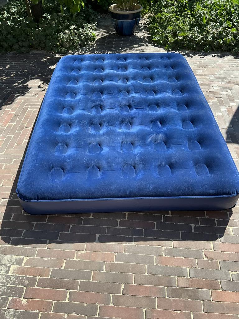 Zgan luchtbed intex 120x180x20 met pomp, Ophalen, Zo goed als nieuw