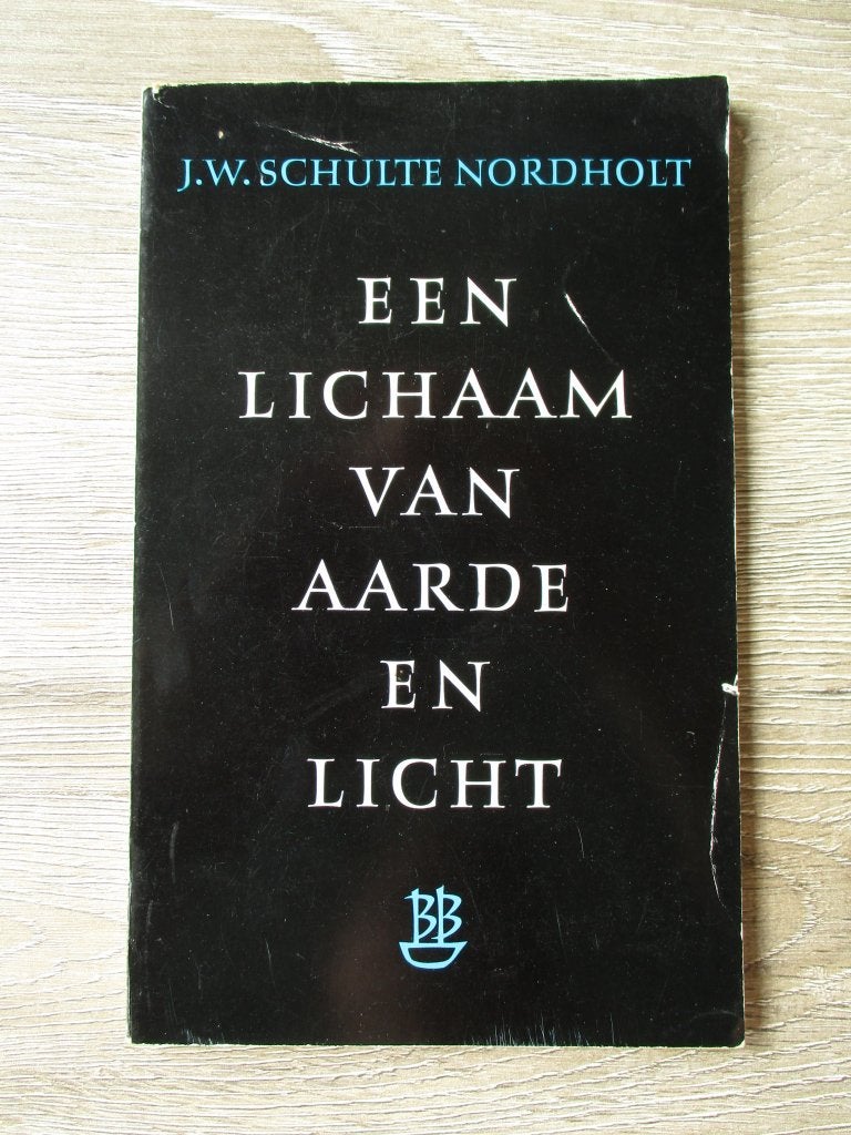 Een lichaam van aarde en licht - J.W. Schulte Nordholt, Ophalen of Verzenden, Gelezen
