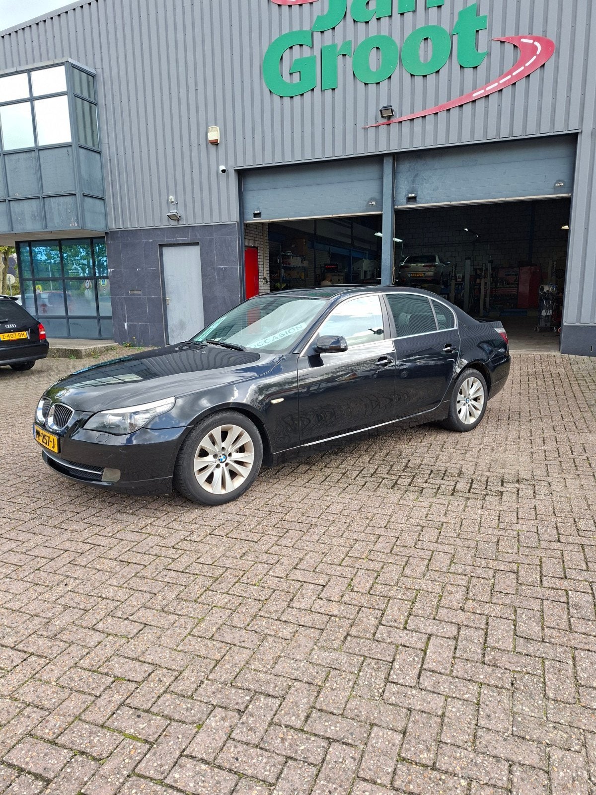BMW 5-Serie 3.0 I 525 AUT 2007 Zwart, Auto's, Achterwielaandrijving, 2000 kg, 1505 kg, Particulier