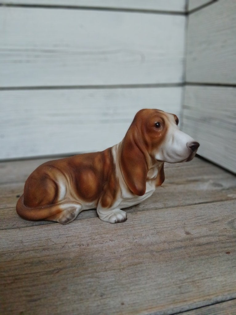 Mooi natuurgetrouw porseleinen Basset Hound beeldje., Ophalen of Verzenden, Zo goed als nieuw, Dier