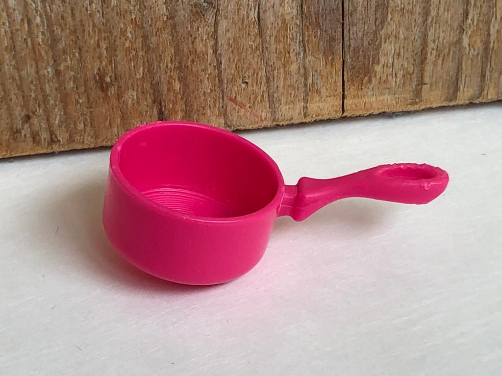 Roze Barbie pan voor poppenhuis, Ophalen of Verzenden, Zo goed als nieuw, Toebehoren