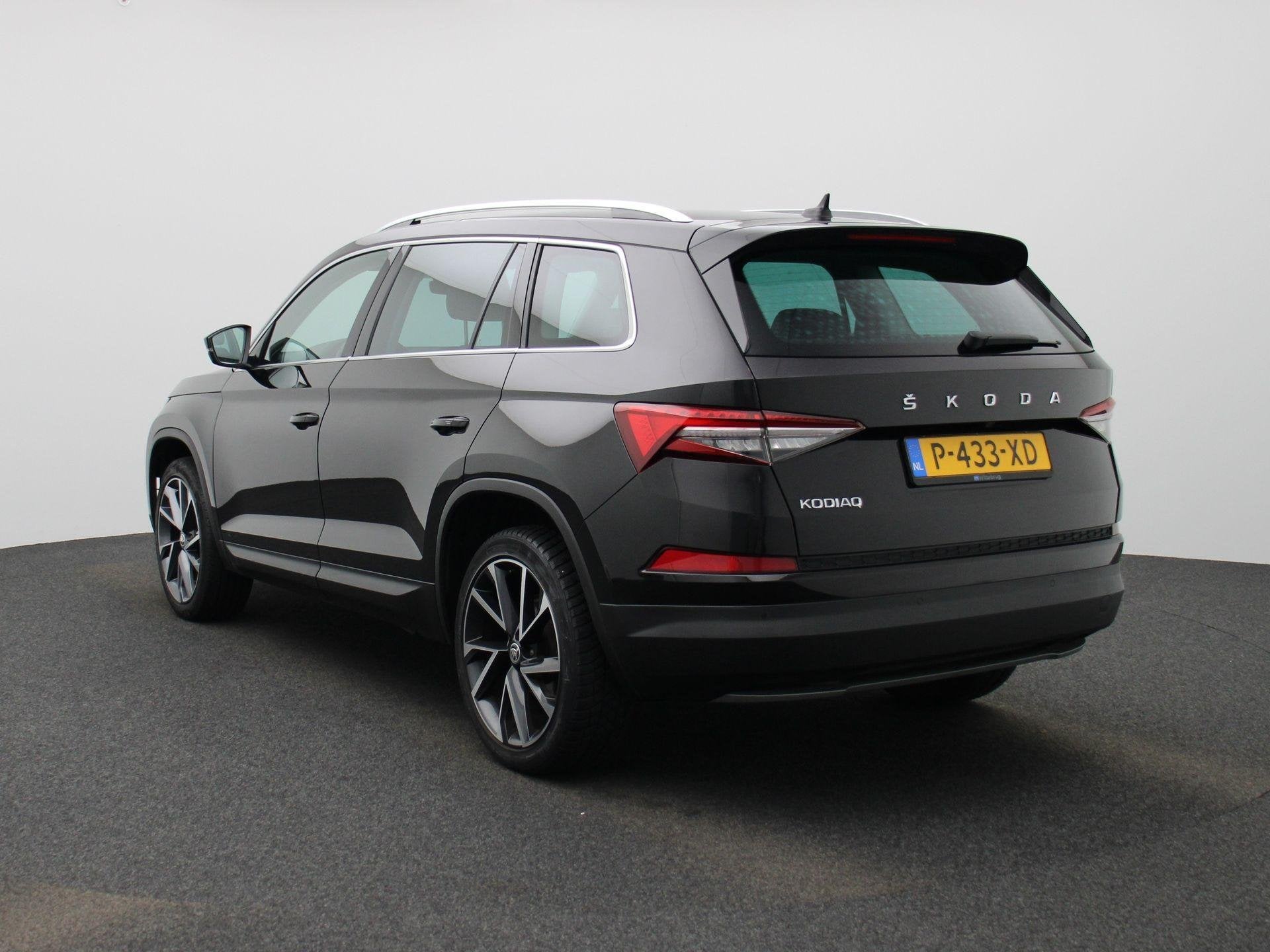 Skoda Kodiaq 1.5 TSI Business Edition 150 PK | Automaat | Tr, Auto's, 4 cilinders, Leder en Stof, Zwart, Origineel Nederlands