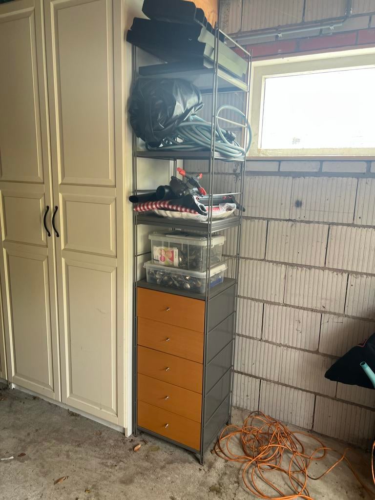 Metalen rek met lades en planken, Ophalen