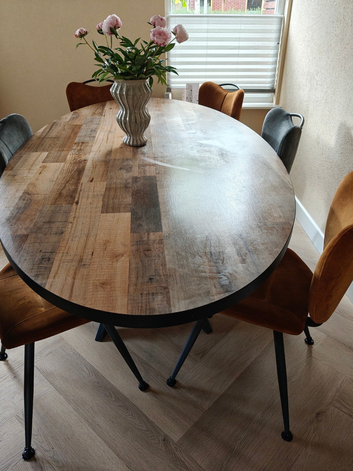 Ovale eettafel met houtlook blad en zwart metalen onderstel, Gebruikt, 100 tot 150 cm, Modern, Industrieel, 200 cm of meer