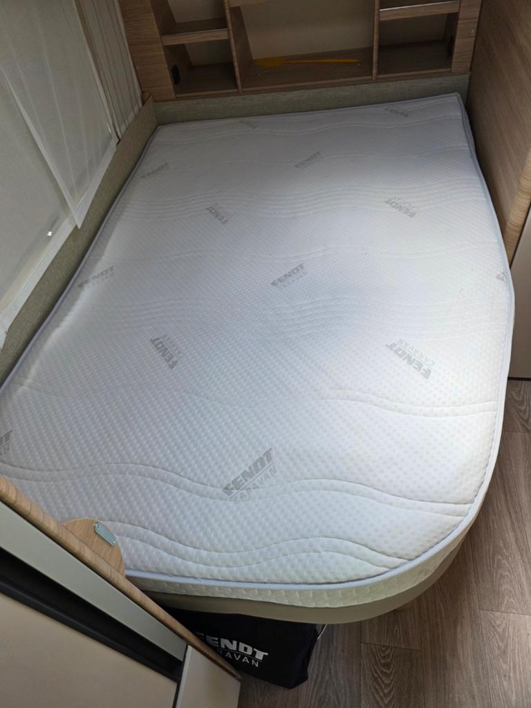 Fendt-Caravan matras, zo goed als nieuw., Ophalen