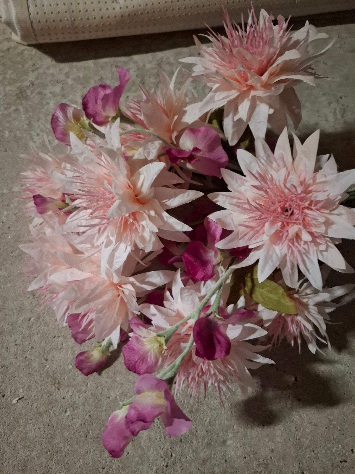 Prachtig boeket Zijdebloemen in roze en paarse, Huis en Inrichting, Woonaccessoires | Kunstplanten en Kunstbloemen, Binnen, Nieuw
