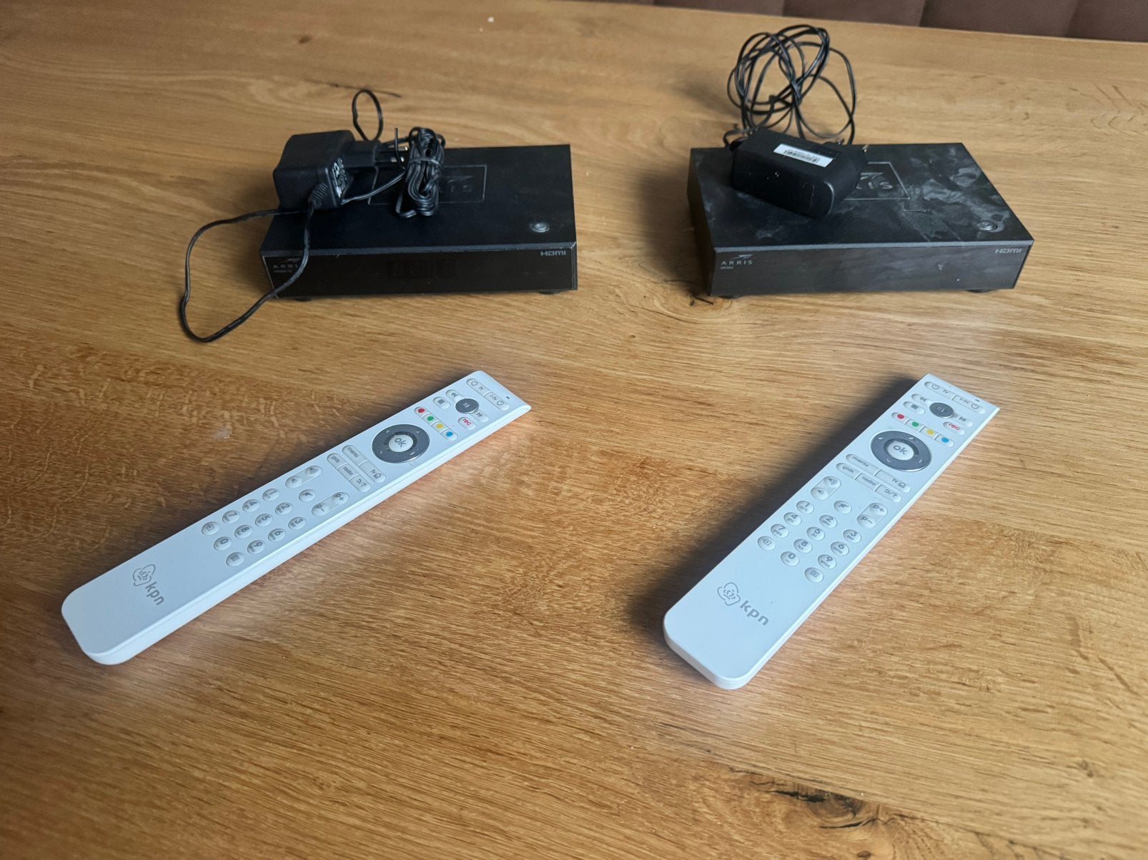 KPN Arris TV kastjes met afstand bediening en voeding, Audio, Tv en Foto, Decoders en Harddiskrecorders, Ophalen of Verzenden