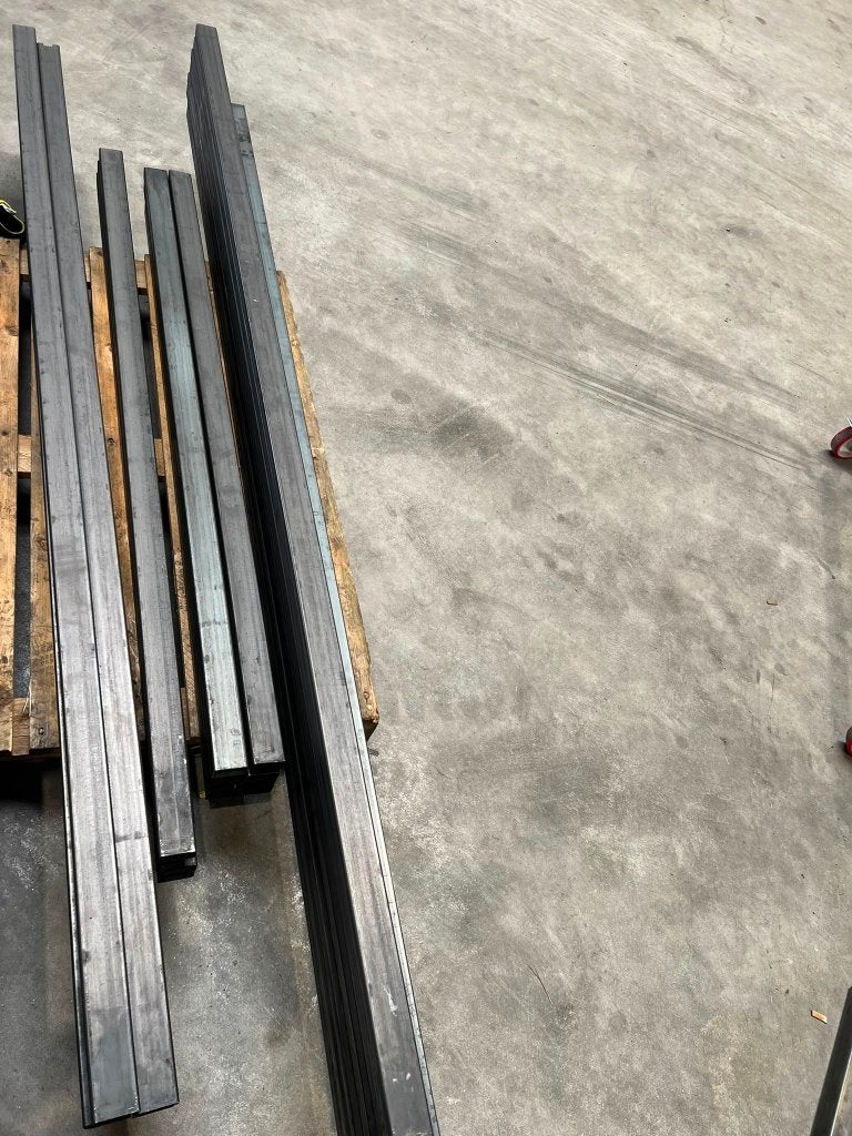 Restpartij stalen kokerprofielen 50x30x2 mm. diverse lengtes, Ophalen, Zo goed als nieuw, IJzer