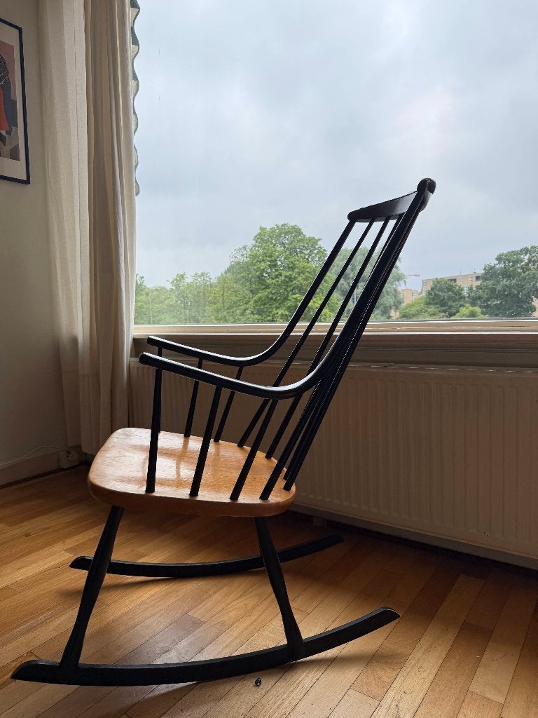 Lena Larsson schommelstoel, zwart/hout, 105x60x82 cm, Huis en Inrichting, Stoelen, Zo goed als nieuw, Eén, Hout, Zwart, Ophalen