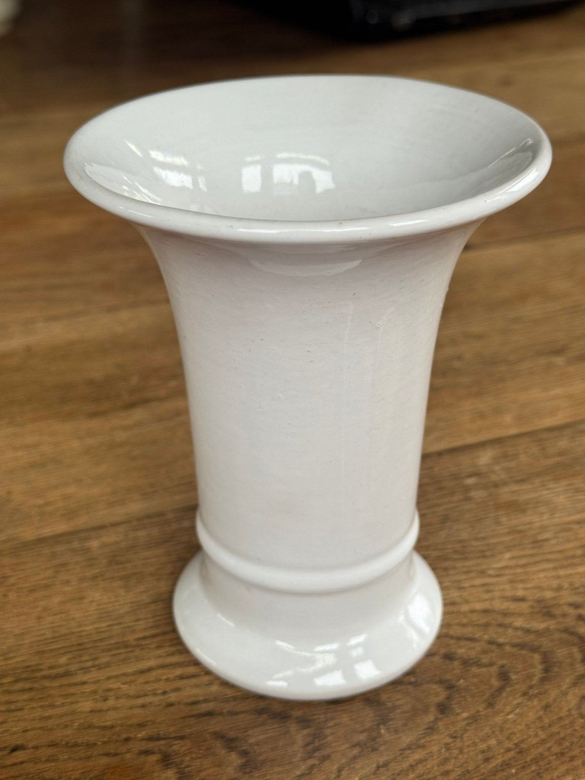 Leuk wit trompetvaasje, Ophalen of Verzenden, Wit, 15 cm