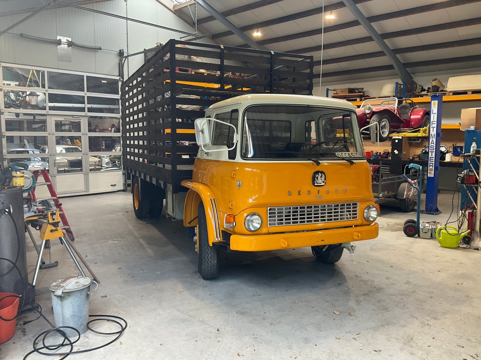 Bedford TK, Overige merken, Achterwielaandrijving, Zwart, Overige carrosserieën