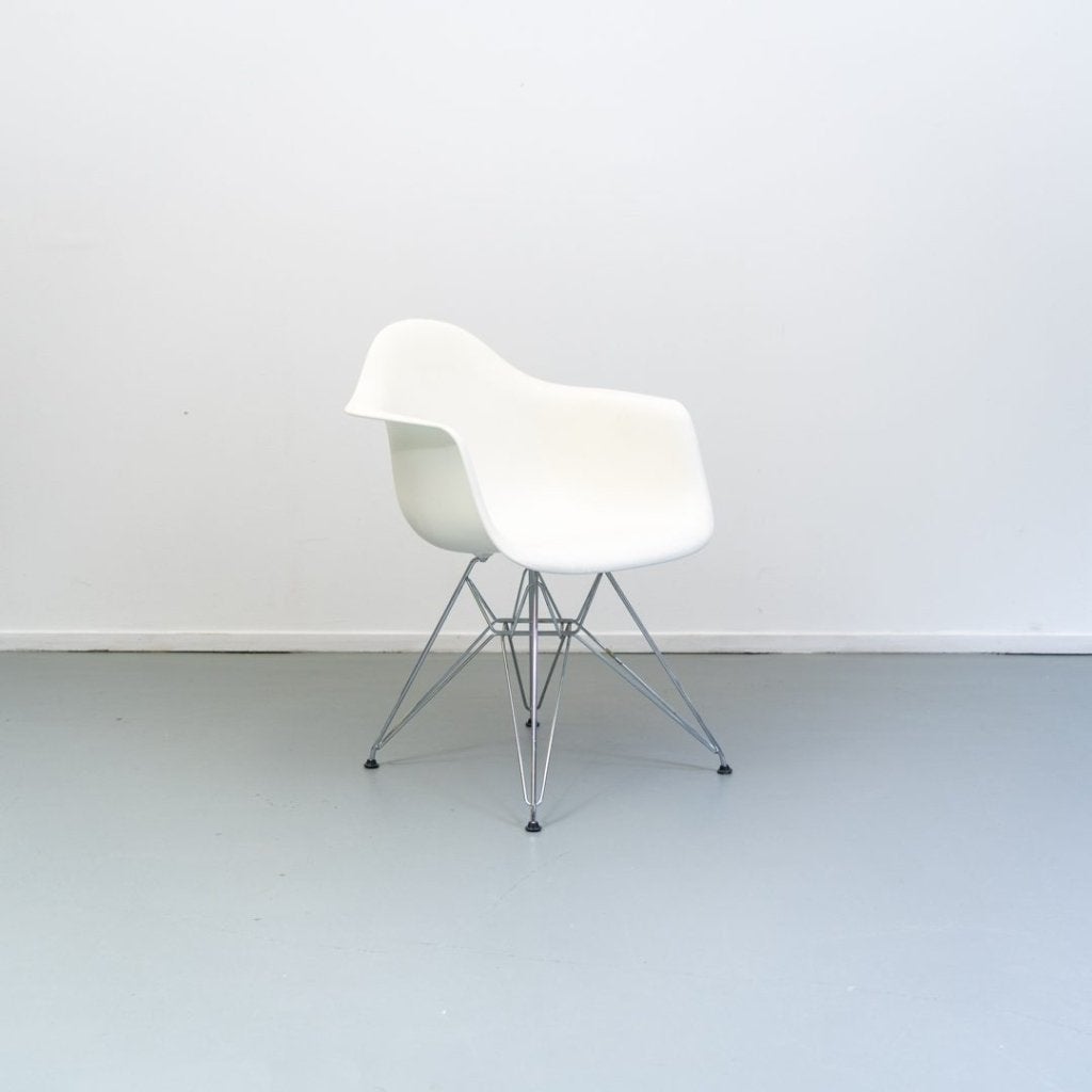 Vitra Eames DAR Stoel Wit Kunststof - Chroom