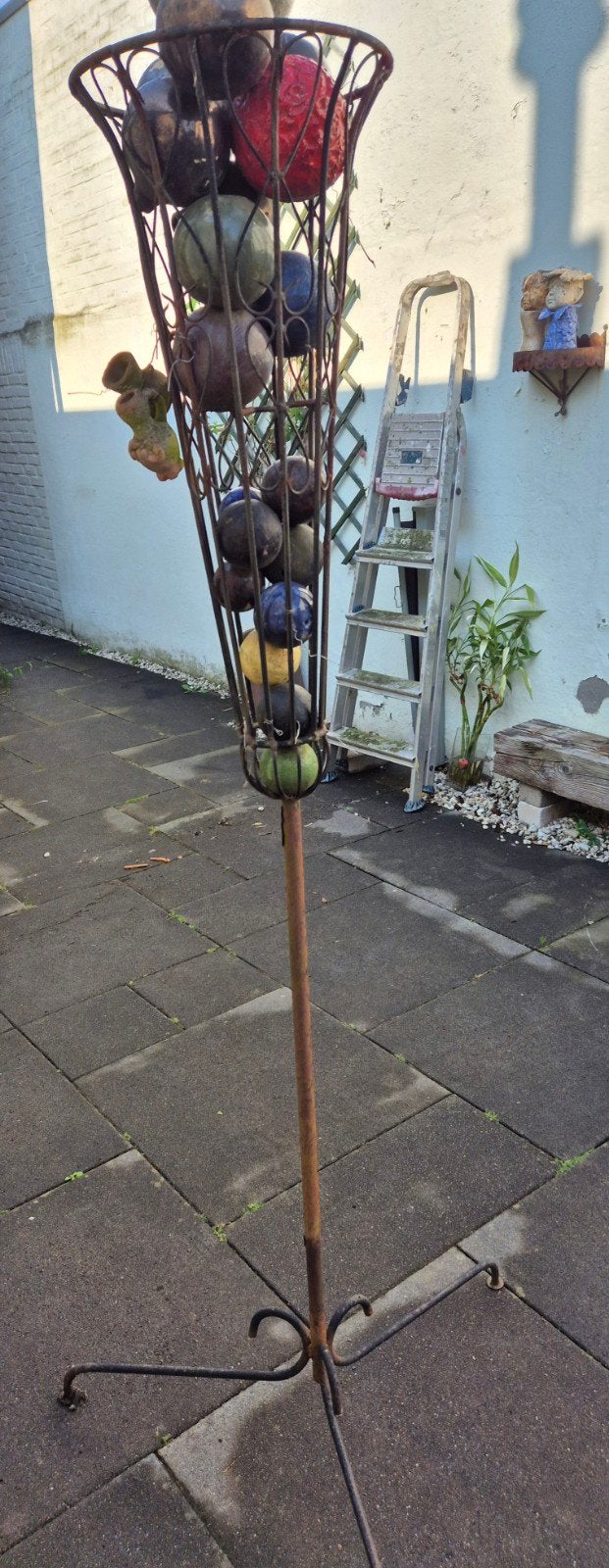 Decoratieve ijzeren standaard met keramieken bollen, Ophalen of Verzenden, Gebruikt