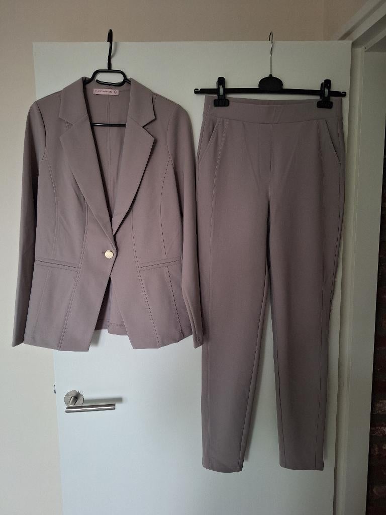 Studio Anneloes pak , broek + jasje maat XS, Kostuum of Pak, Nieuw, Ophalen of Verzenden, Maat 34 (XS) of kleiner