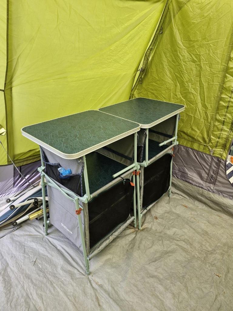 Kampeeruitrusting:bedjes,tafels,kastje,stoelen,kookplaat etc, Ophalen, Gebruikt, Tot en met 4