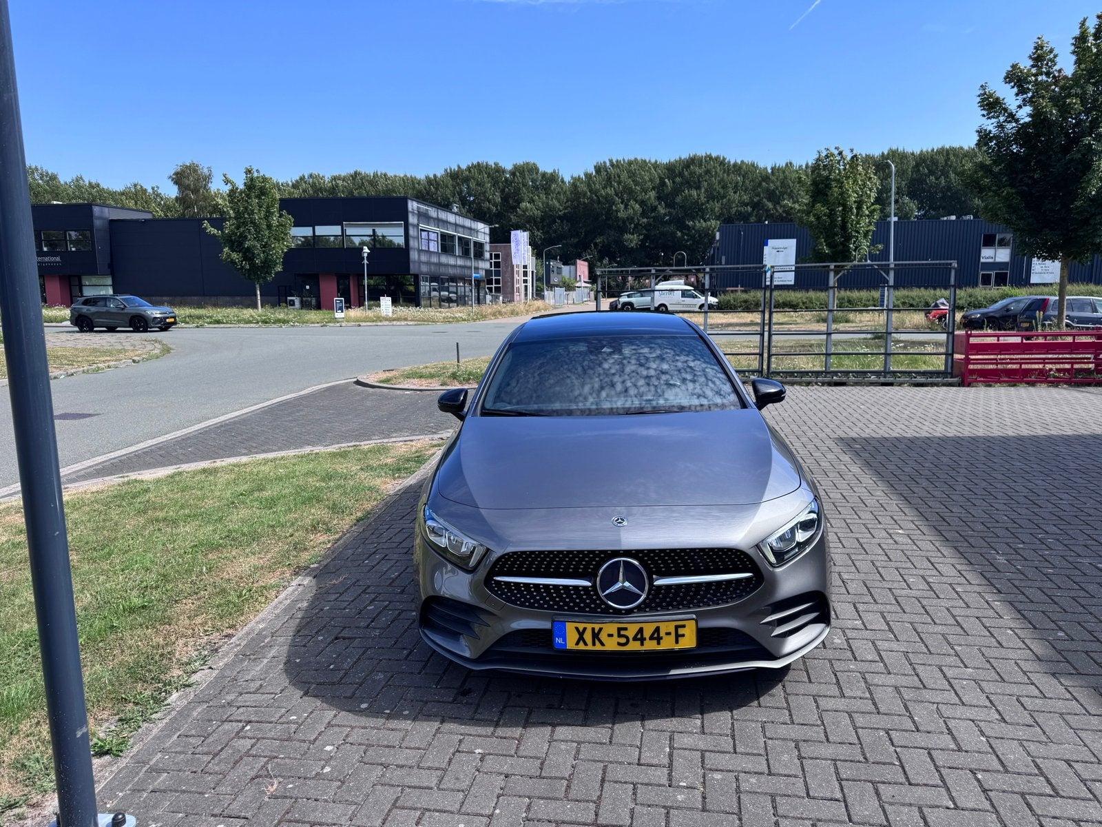 Mercedes-Benz A-Klasse A 200 163pk 7G-DCT 2019 Grijs, Auto's, Mercedes-Benz, 4 cilinders, 163 pk, Origineel Nederlands, 75 €/maand
