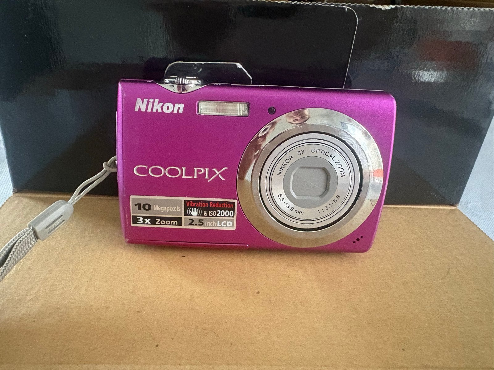 Nikon Coolpix roze compactcamera - defect (lensfout), Compact, Ophalen of Verzenden, Niet werkend, Nikon
