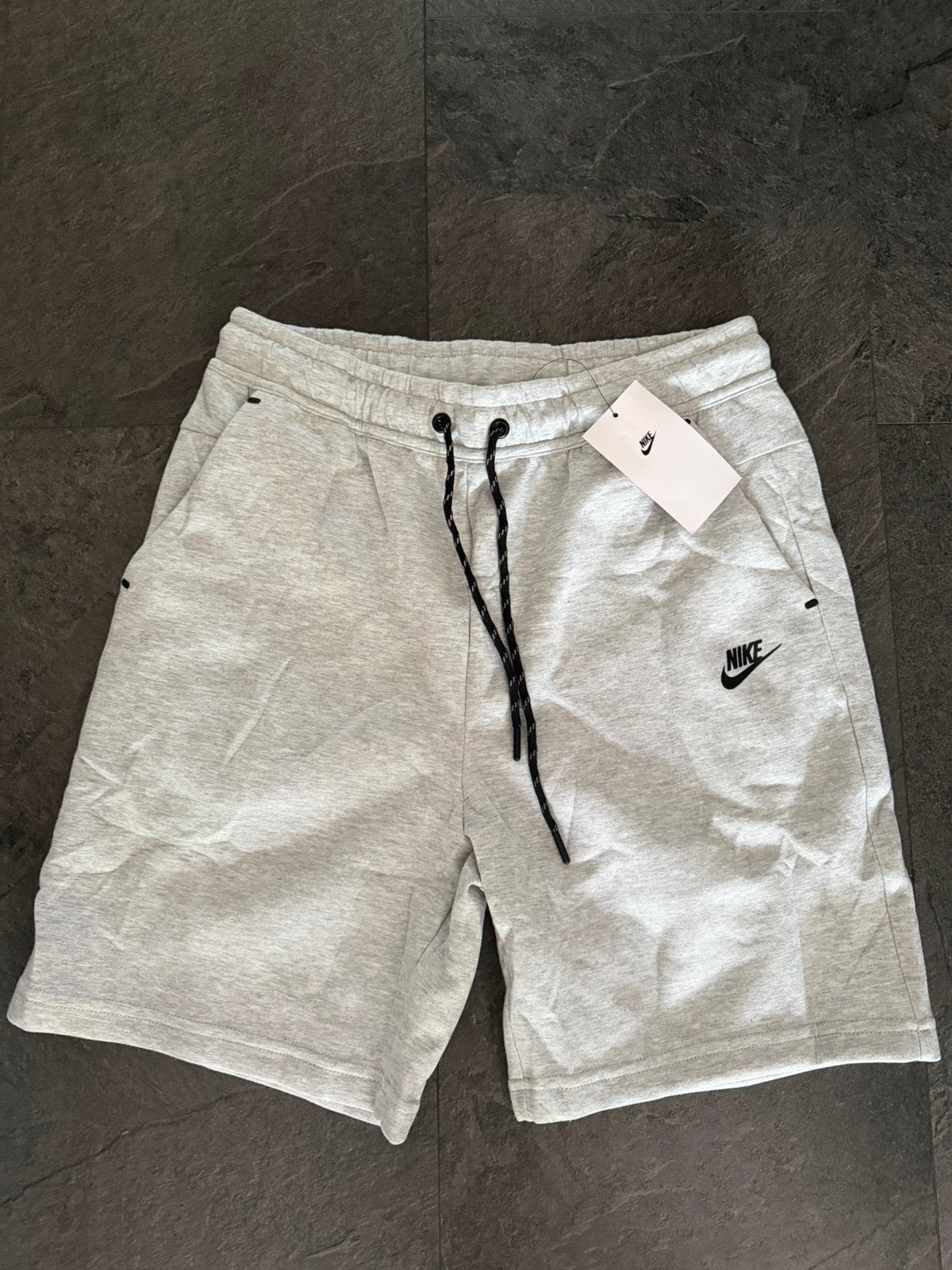 Nike Tech Grijze Sportbroek Nieuw Maat M, Kleding | Heren, Sportkleding, Nieuw, Grijs, Algemeen, Verzenden