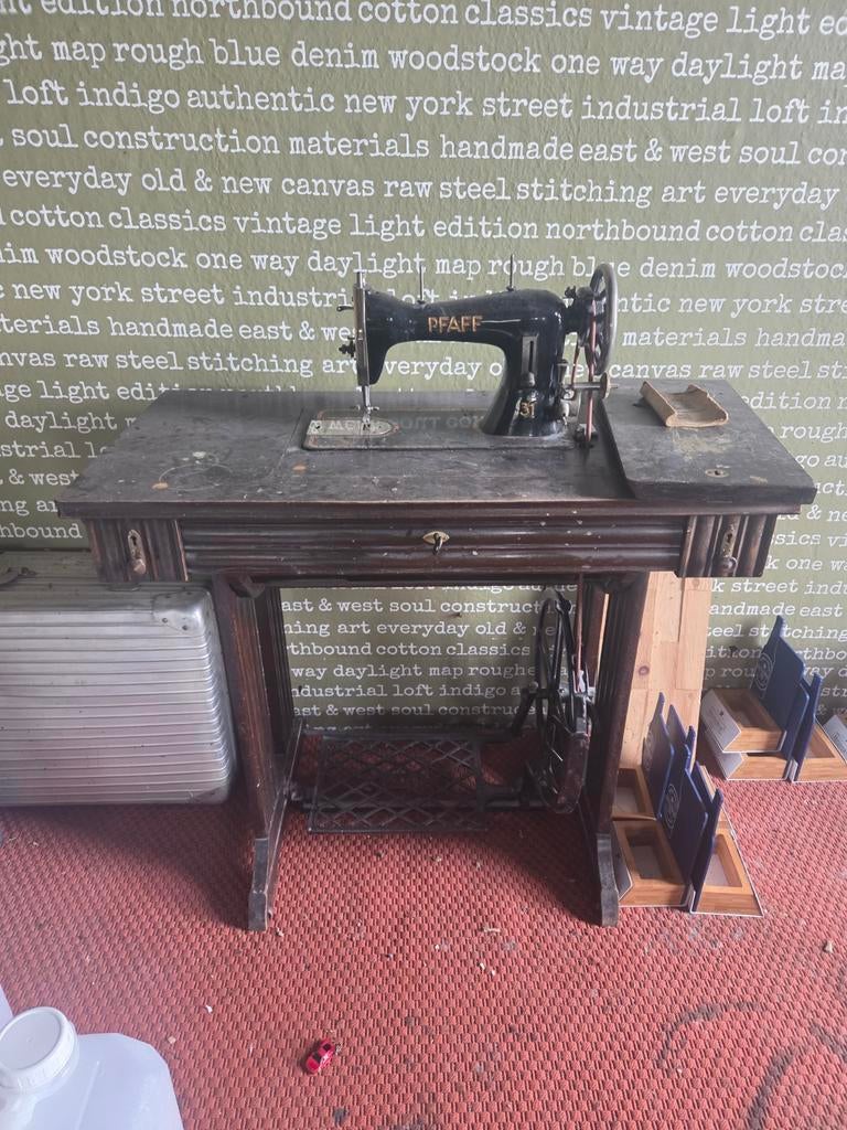 Vintage Pfaff 31 Naaimachine met onderdelen en boekje, Ophalen of Verzenden