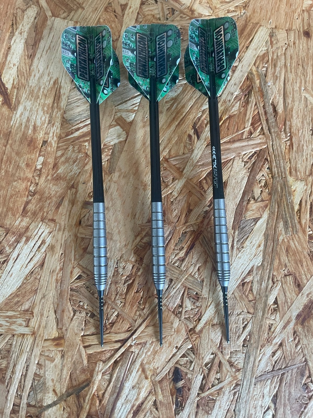 Red Dragon Luke Humphries TX1 90% pijlen + complete set, Sport en Fitness, Darts, Ophalen of Verzenden, Zo goed als nieuw, Pijlen