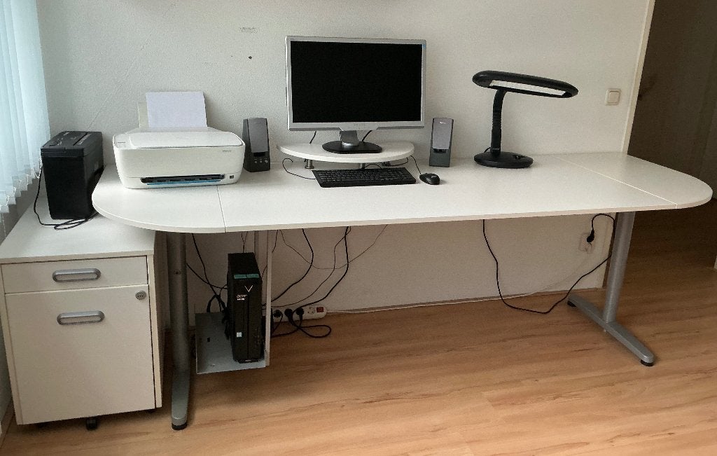 Bureau, Ophalen, In hoogte verstelbaar, Zo goed als nieuw, IKEA