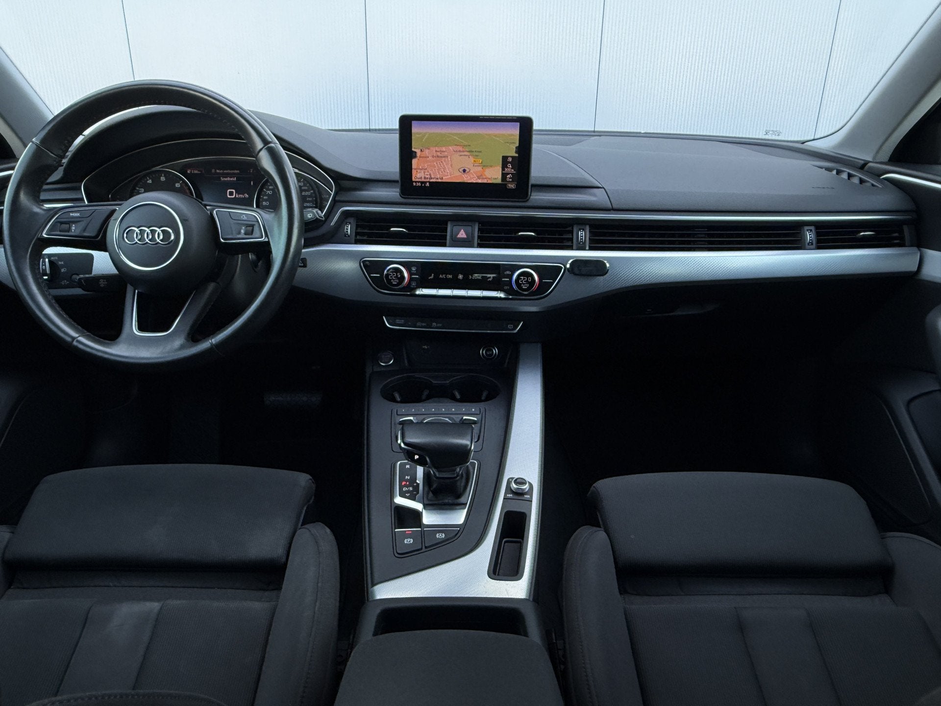 Audi A4 Avant 35 TFSI Sport Lease Edition Automaat/Apple Car, Stof, Gebruikt, Euro 6, 4 cilinders