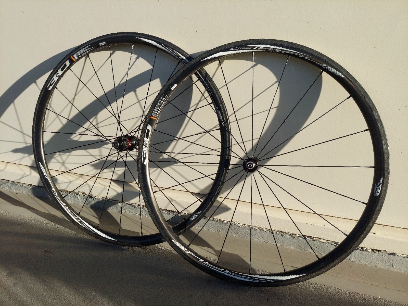 4ZA Cirrus Pro 30 Carbon Wielset - DT Swiss 240 Naven, Fietsen en Brommers, Forza, Zo goed als nieuw, Racefiets, Carbon