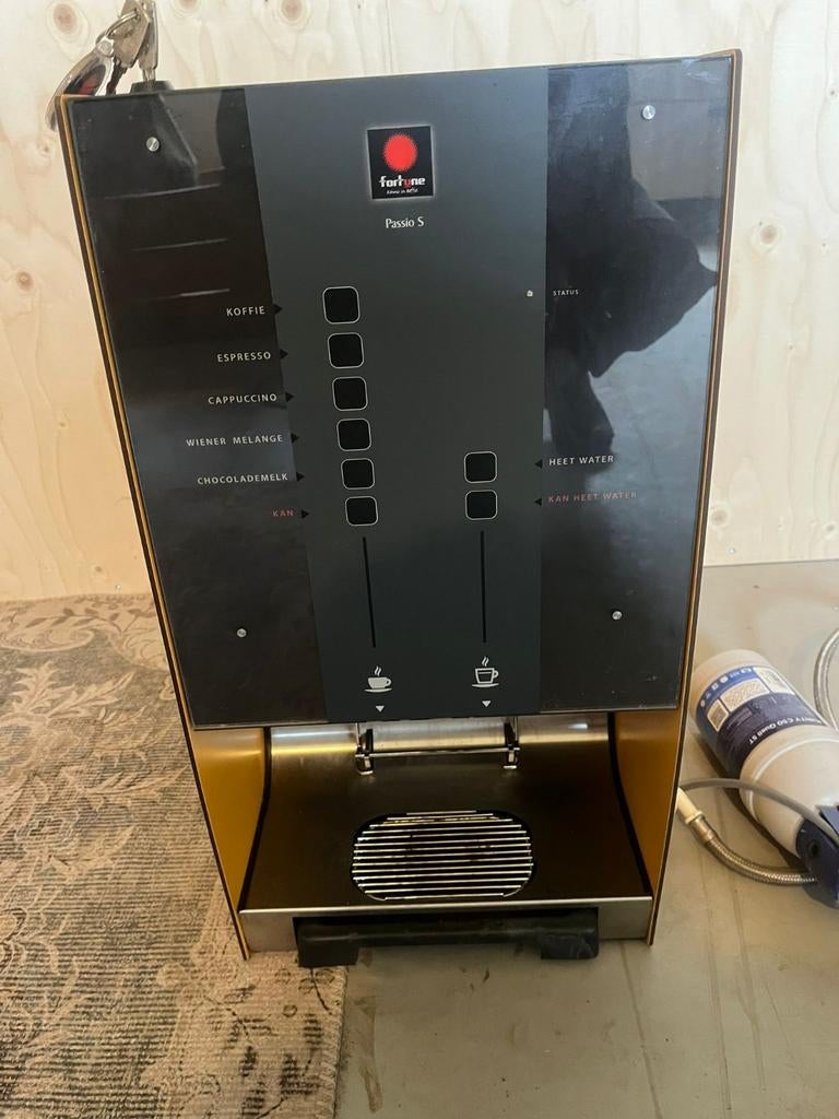 Fortune Koffiemachine - Lekt water, voor de handige klusser, Witgoed en Apparatuur, Koffiezetapparaten, Ophalen, Gebruikt, 10 kopjes of meer