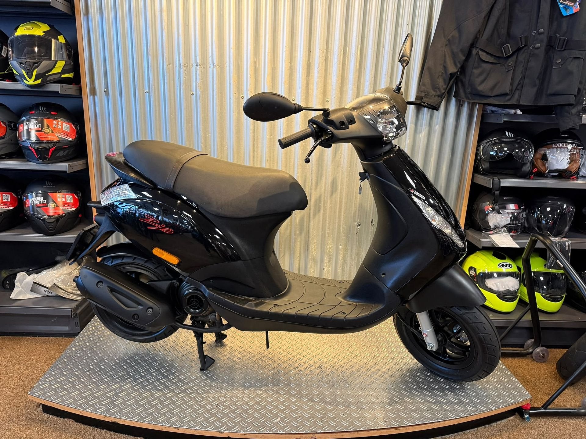 Piaggio Zip DemoModel 25km met slechts 509 km op de teller!!