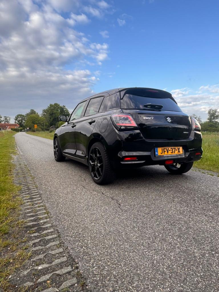 Suzuki Swift 1.2 Smart Hybrid 83pk CVT 2025 Zwart, Stof, Zwart, Start-stop-systeem, 400 kg