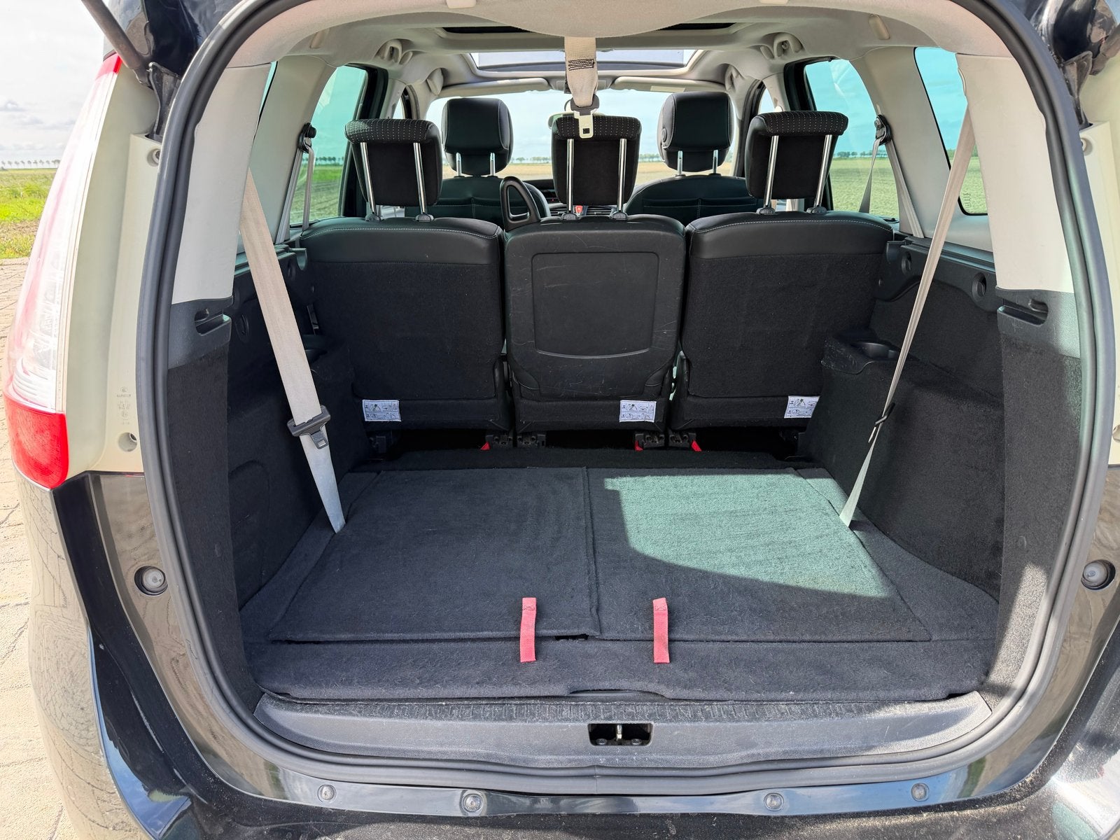 Foto 18 van Renault Grand Scenic 1.4 TCE 96KW 7P 2011 Zwart