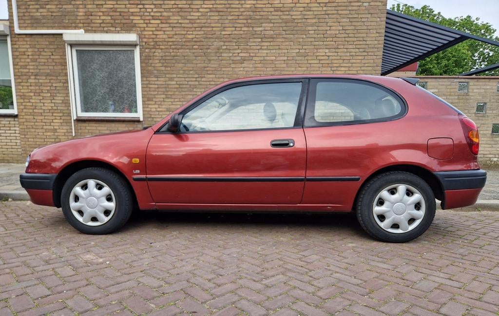 Toyota Corolla 1.6 HB Linea Terra 1997 Rood, Auto's, Toyota, Particulier, Corolla, Benzine, Hatchback, Handgeschakeld, Origineel Nederlands