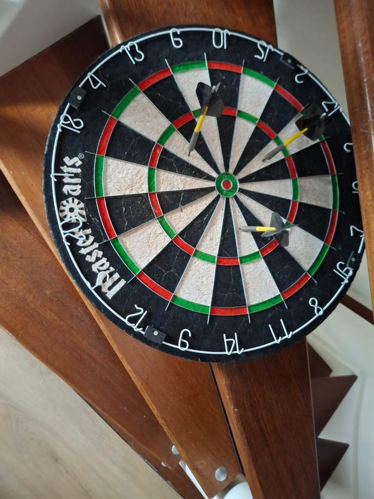 Complete dartset: dartbord, 3 pijltjes en dartring, Ophalen of Verzenden, Gebruikt, Dartbord met pijlen