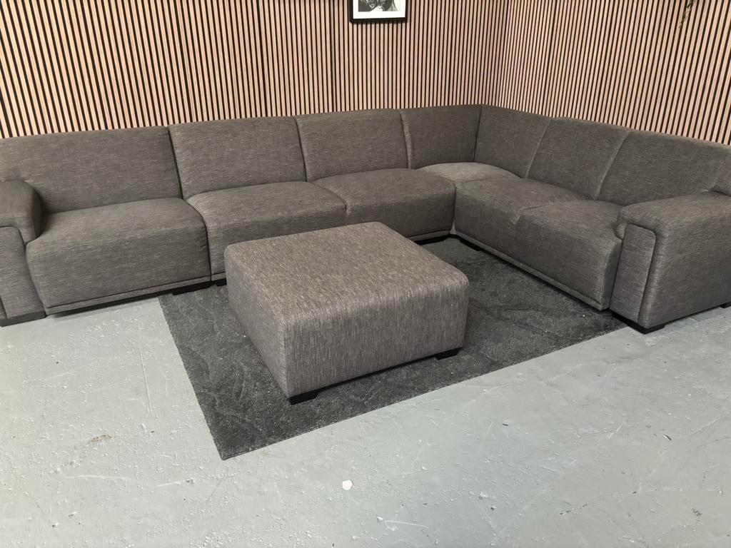 GRATIS LEVERING InHouse Hoekbank + Poef 355x235 GEREINIGD, Huis en Inrichting, Banken | Bankstellen, Hoekbank, 300 cm of meer