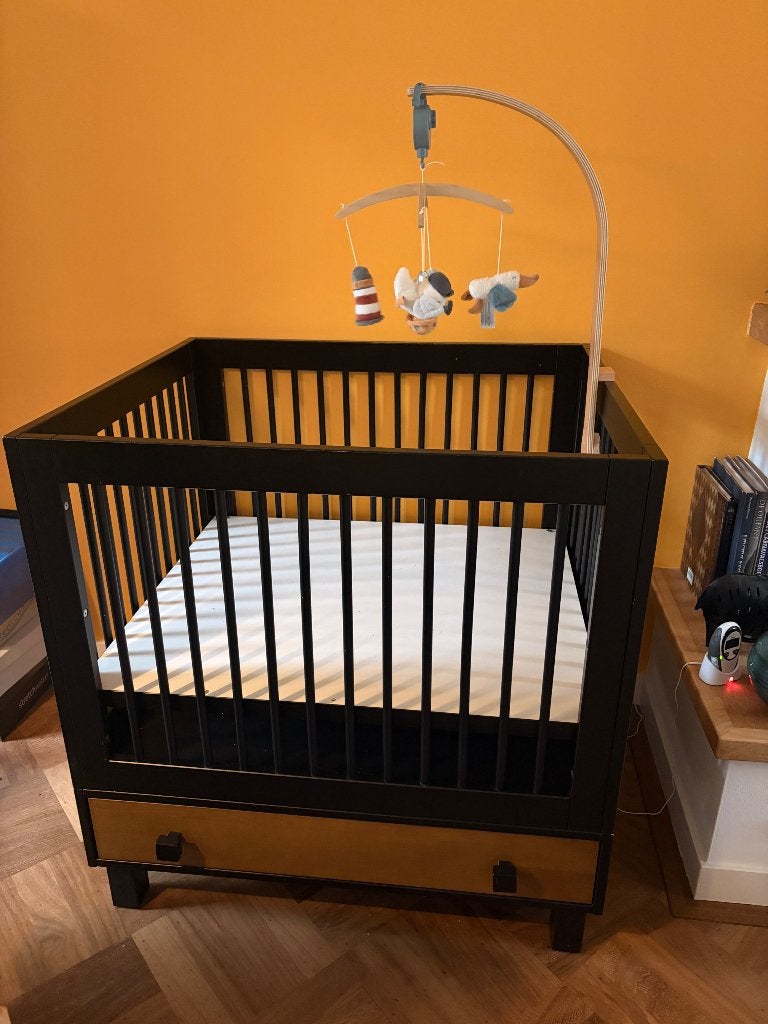 Zwarte box met lade, Kinderen en Baby's, Ophalen, Gebruikt, Rechthoekig, In hoogte verstelbaar