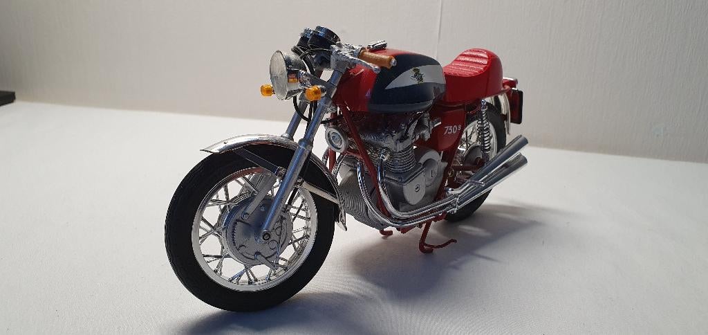 Revell MV Agusta 750 S, Ophalen of Verzenden, Gebruikt, 1:9 t/m 1:12, Motor