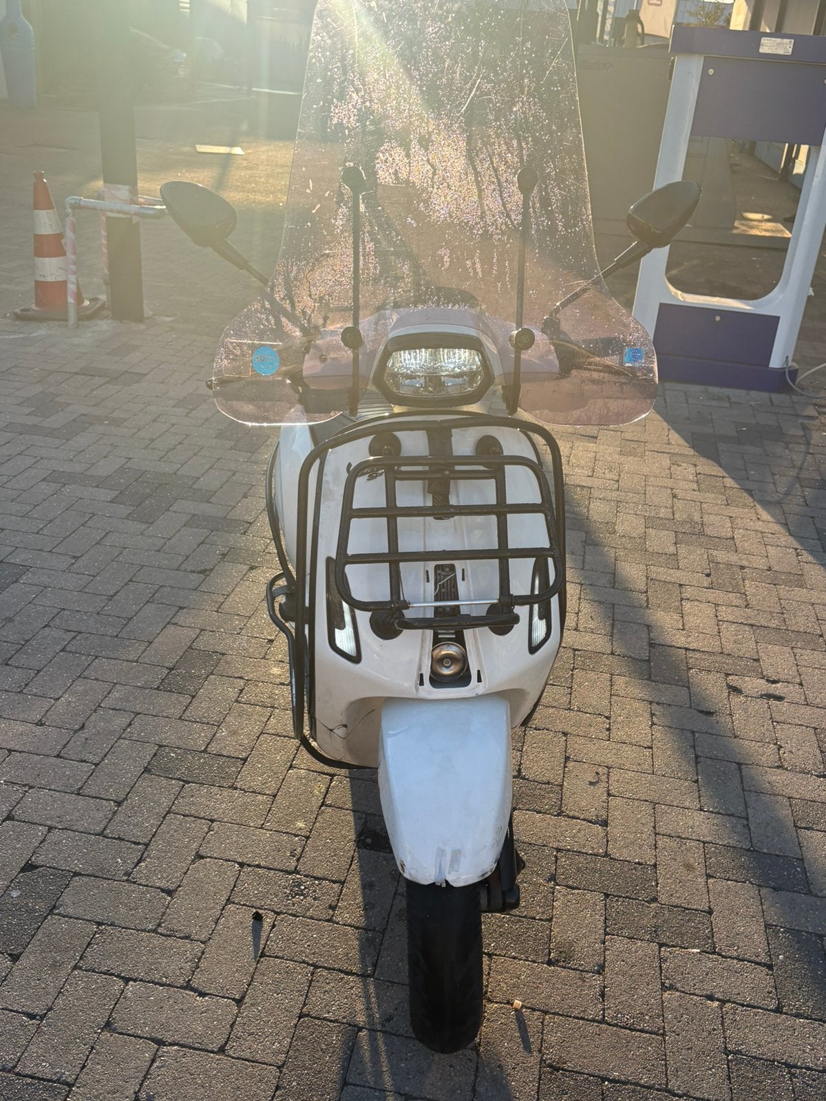 Vespa sprint wit ful option, Fietsen en Brommers, Scooters | Vespa, Ophalen of Verzenden, Zo goed als nieuw, Benzine, Overige modellen