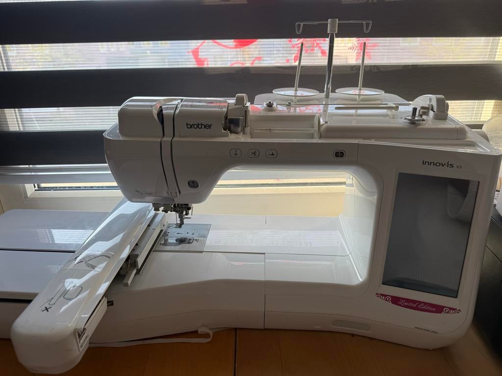 Brother Innov-is V3 Limited Edition borduurmachine, Hobby en Vrije tijd, Borduren en Borduurmachines, Ophalen of Verzenden, Zo goed als nieuw