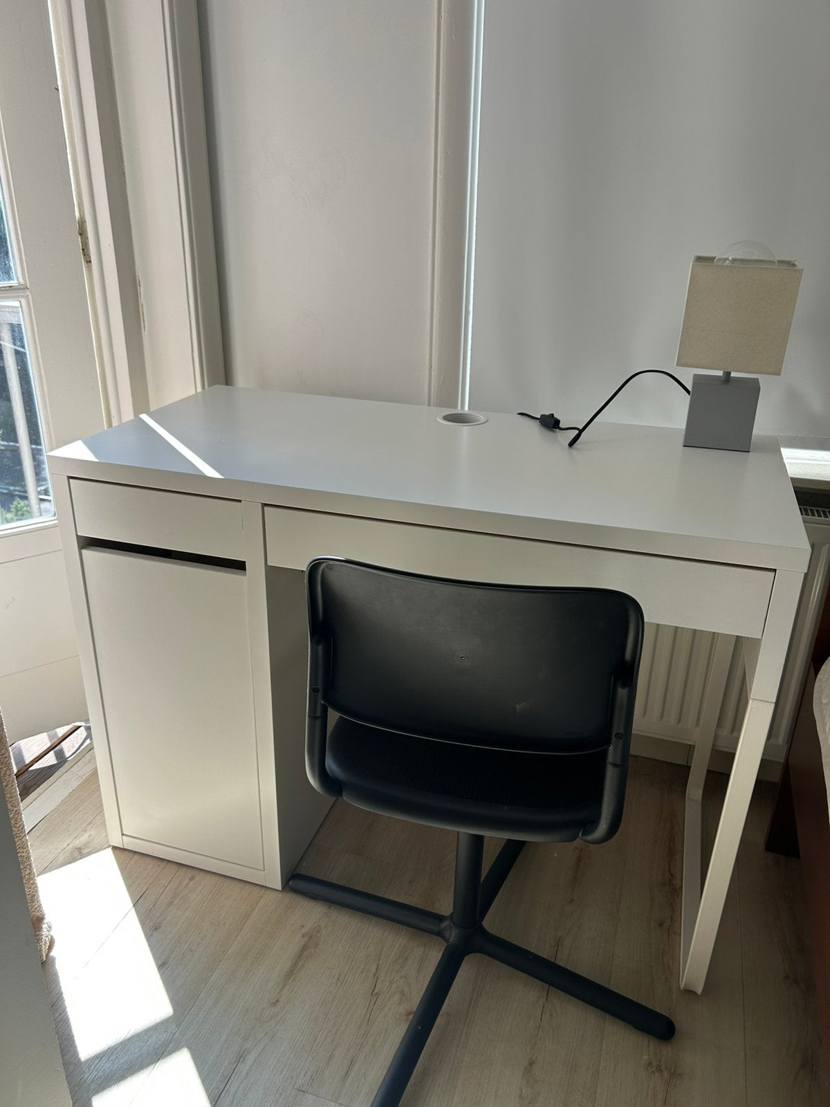 Ikea desk + chair, Ophalen, Zo goed als nieuw
