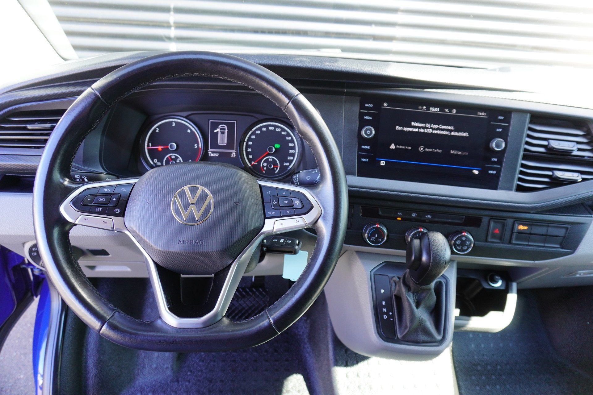 Volkswagen Transporter 150pk automaat L2H1 2x Schuifdeur App, Auto's, Gebruikt, 4 cilinders, 150 pk, 2500 kg