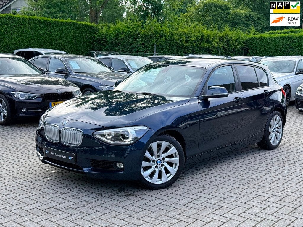 BMW 1-serie 116i Business+ Sport|Nieuwe Ketting + Klepseals|, Auto's, BMW, 1-Serie, Euro 5, Gebruikt, Zwart