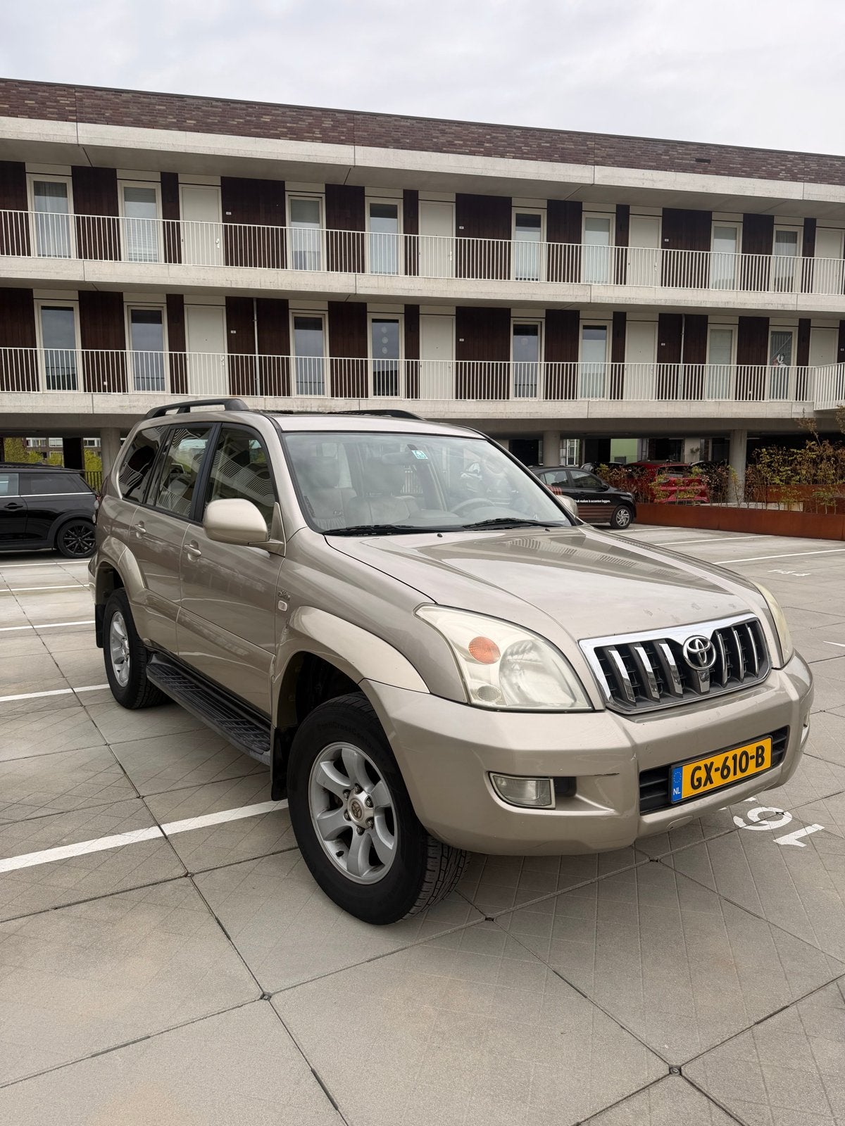 Toyota Landcruiser 2004 Metallic Beige, Auto's, Automaat, Beige, 4 cilinders, 163 pk