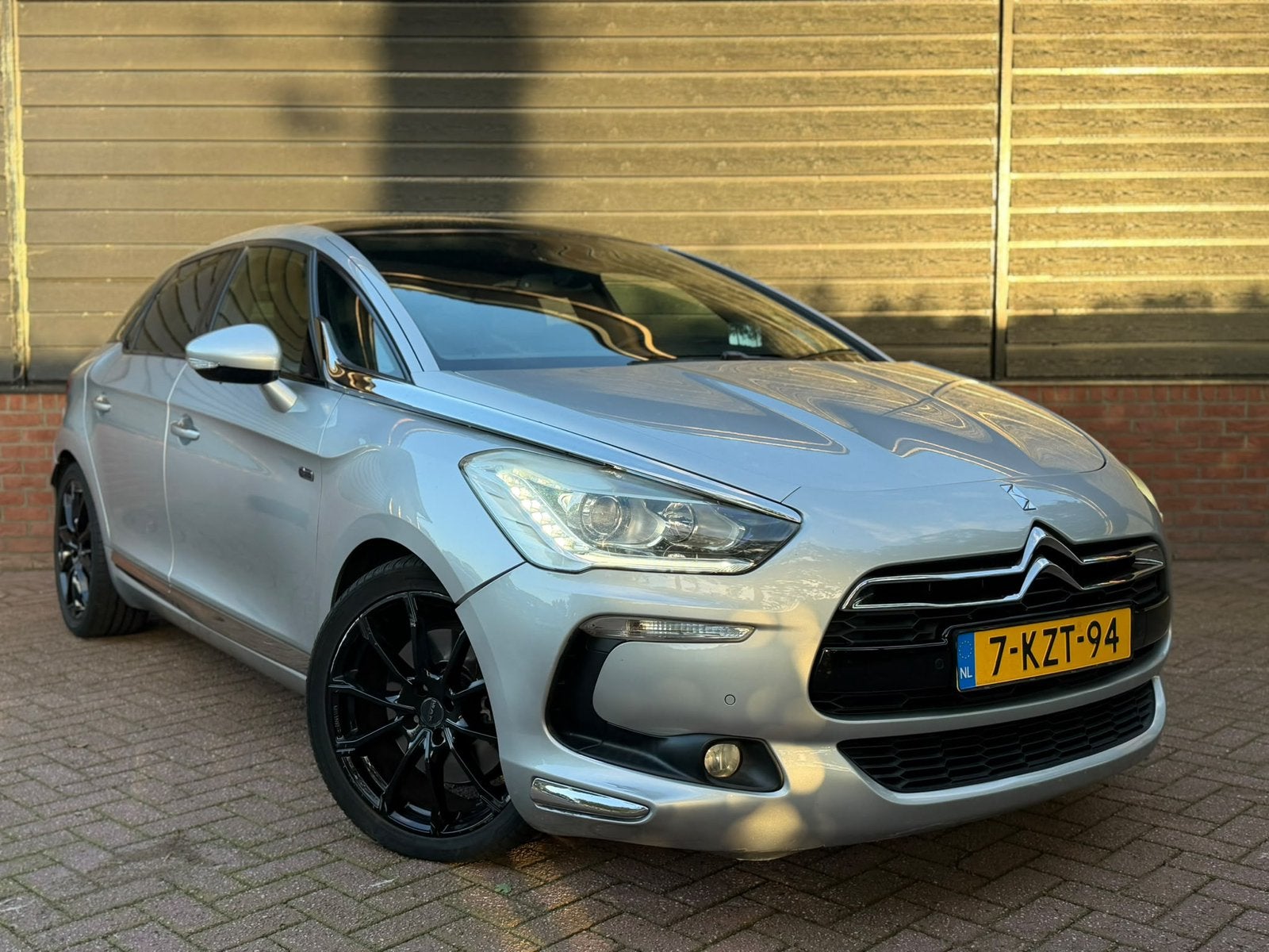 Citroën DS5 2.0HYBRID4 147/200 (120+27) EGS Clima/Pano/Nap, Auto's, Automaat, Zwart, 4 cilinders, Leder en Stof