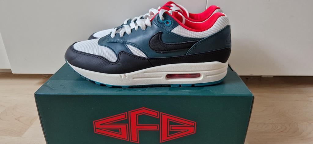 Nike air max 1 x liverpool mt 44, Kleding | Heren, Schoenen, Overige kleuren, Nike, Ophalen of Verzenden, Sneakers of Gympen