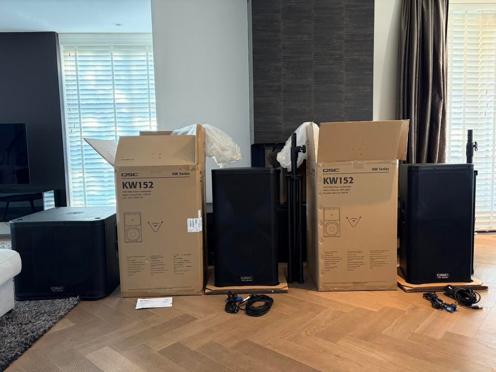 QSC KW152 actieve luidsprekers 2x1000W ZGAN+KW181 SUB, Ophalen, Zo goed als nieuw, Overige merken
