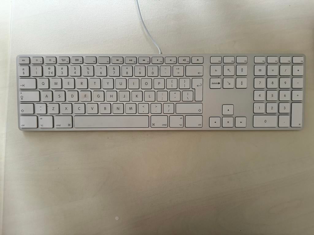 Apple toetsenbord en trackpad / muis, Computers en Software, Toetsenborden, Ophalen of Verzenden, Zo goed als nieuw