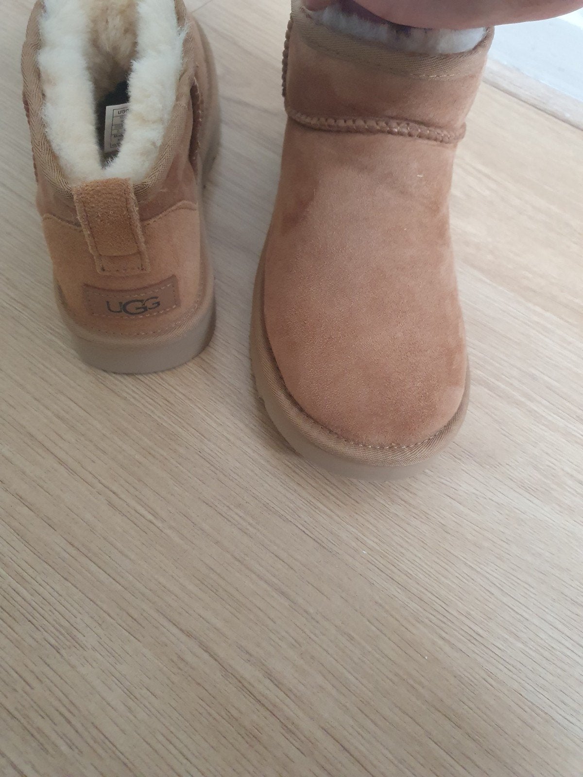 Nieuwe UGG Mini Laarzen - Zo goed als nieuw, Ophalen of Verzenden, Zo goed als nieuw, Bruin