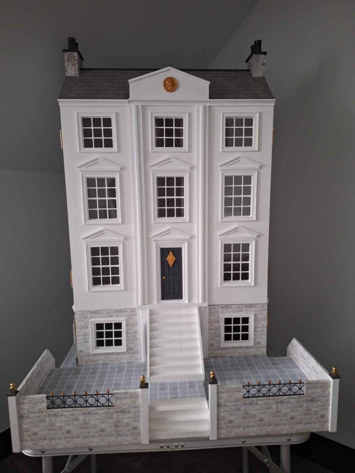 gedetailleerd miniatuur huis van Dollhouse Emporium, Ophalen, Zo goed als nieuw, Poppenhuis